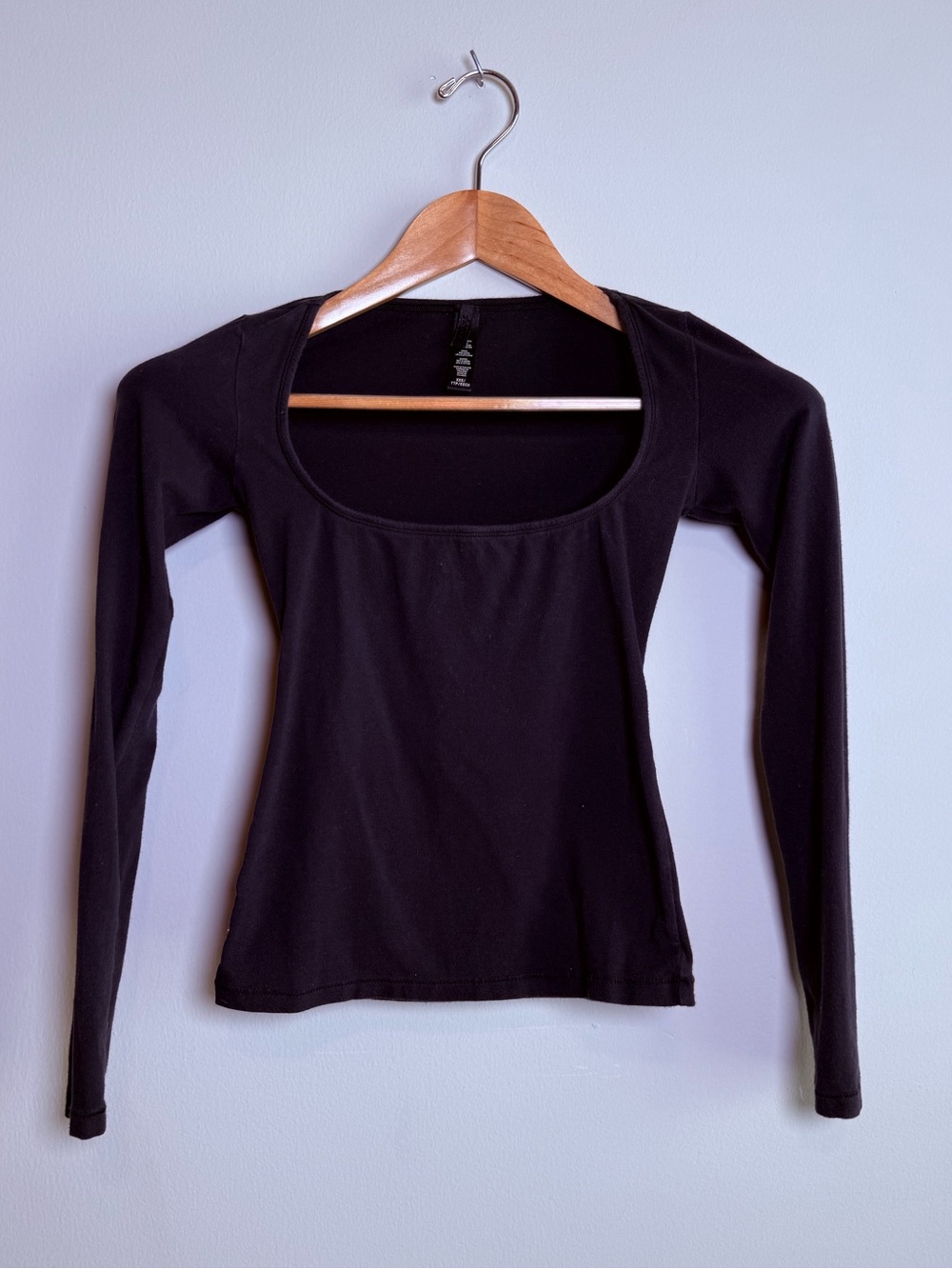 SKIMS | Long Sleeve Square Neck Top | Black | XXS